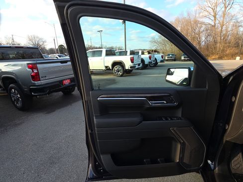 New 2026 GMC Sierra 1500 SLE image 13