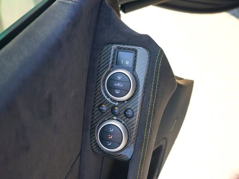 Used 2015 McLaren 650S Spider image 23