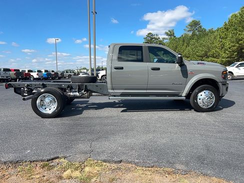 New 2026 RAM 4500 4x4 Crew Cab DRW image 4