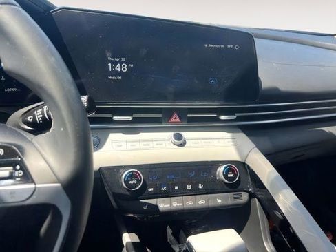 Used 2023 Hyundai Elantra Limited w/ Preferred Accessory Package FWD image 12