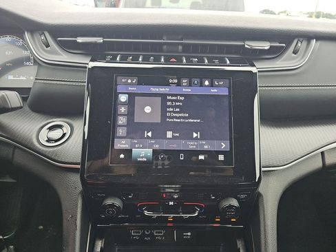 Used 2024 Jeep Grand Cherokee Altitude image 6