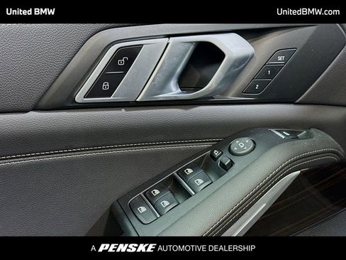 Used 2021 BMW X5 xDrive40i w/ M Sport Package AWD/4WD image 3
