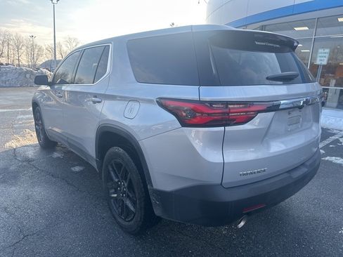 Used 2022 Chevrolet Traverse LS image 7