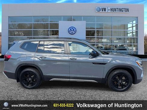 Certified 2025 Volkswagen Atlas Peak Edition SE image 4