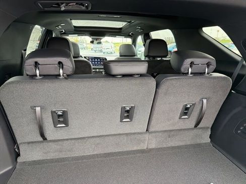 New 2026 Chevrolet Traverse LT w/ Sun and Wheel Package FWD image 24