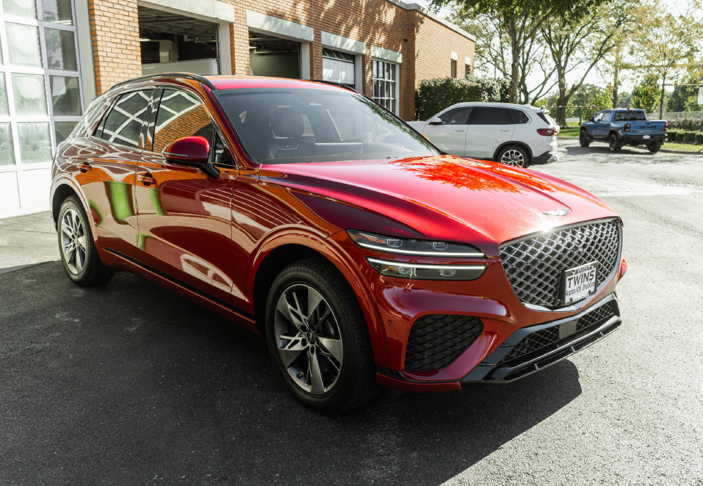 Used 2022 Genesis GV70 3.5T Sport w/ Sport Advanced Package AWD/4WD image 5