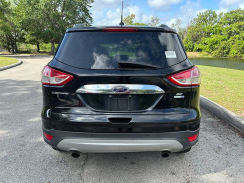 Used 2016 Ford Escape SE w/ SE Chrome Package image 4