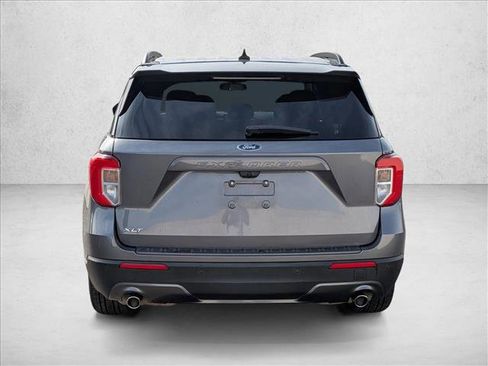 Used 2021 Ford Explorer XLT w/ Equipment Group 202A image 6