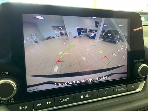 Used 2023 Nissan Rogue SV AWD/4WD image 17