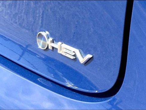 Used 2025 Toyota Prius LE FWD image 30