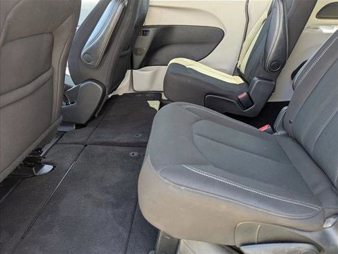 Used 2022 Chrysler Voyager LX FWD image 17