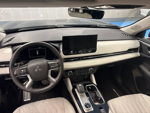 Used 2025 Mitsubishi Outlander SEL AWD/4WD image 24