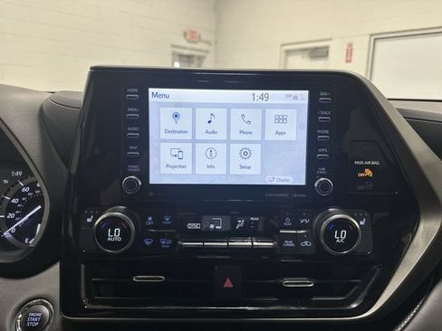 Used 2022 Toyota Highlander XLE FWD image 23