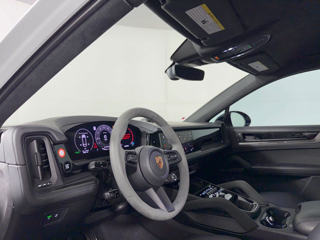 Certified 2025 Porsche Cayenne GTS AWD/4WD image 4