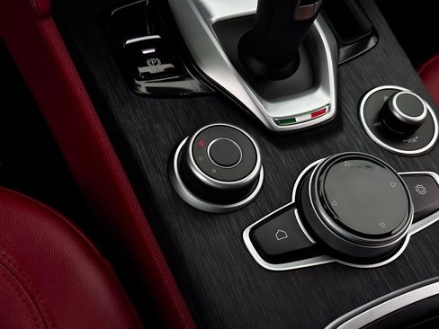 Used 2021 Alfa Romeo Stelvio Sprint w/ Nero Edizione image 14