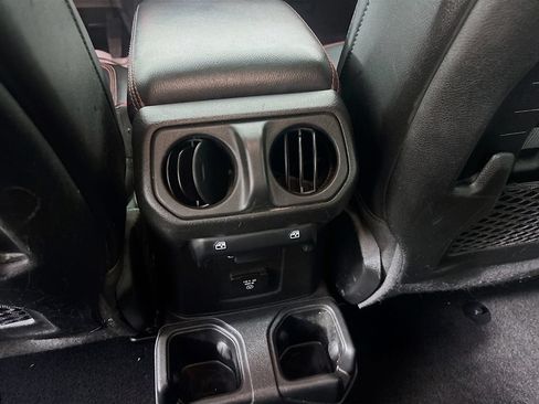 Used 2022 Jeep Gladiator Rubicon w/ Cold Weather Group AWD/4WD image 24