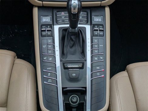 Used 2019 Porsche Macan w/ Premium Package Plus image 19