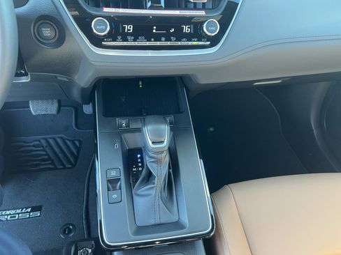 Used 2026 Toyota Corolla Cross XLE image 18