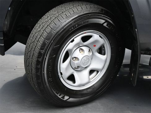 Used 2017 Toyota Tacoma SR5 image 18