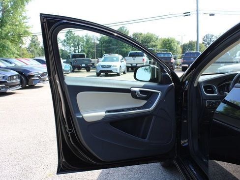 Used 2018 Volvo S60 T5 Dynamic w/ Vision Package FWD image 12