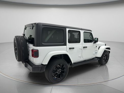 Used 2023 Jeep Wrangler Unlimited Sahara w/ Cold Weather Group AWD/4WD image 5