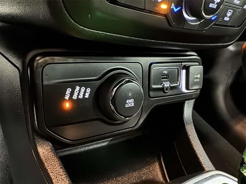Used 2021 Jeep Renegade Limited image 28