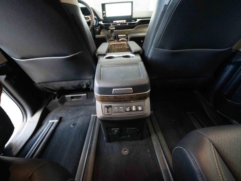 Used 2025 Toyota Sienna Platinum image 22