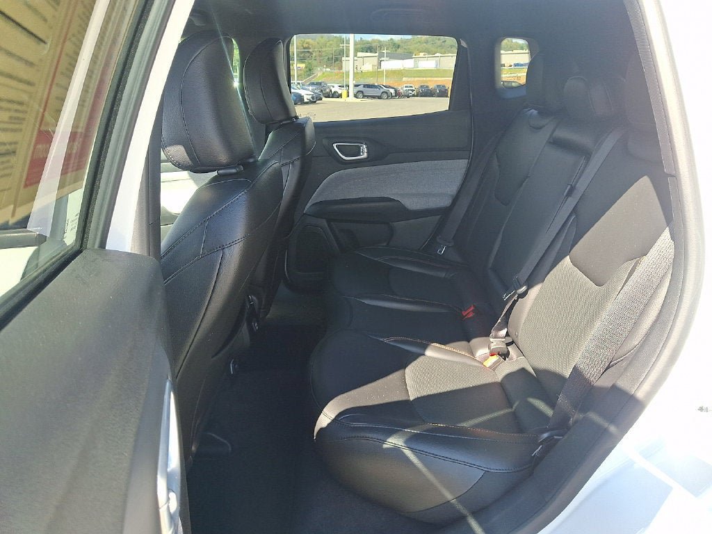 Used 2023 Jeep Compass Latitude AWD/4WD image 10