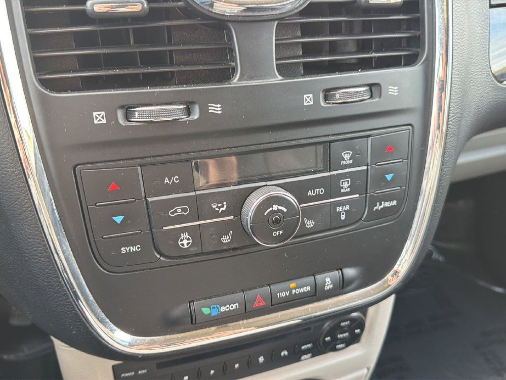 Used 2012 Chrysler Town & Country Touring-L w/ Entertainment Group #2 FWD image 6