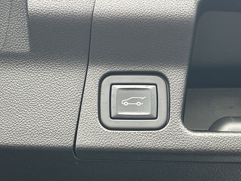 Used 2022 GMC Acadia AT4 w/ Technology Package image 31