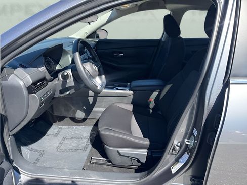 Used 2025 Nissan Sentra SV image 9