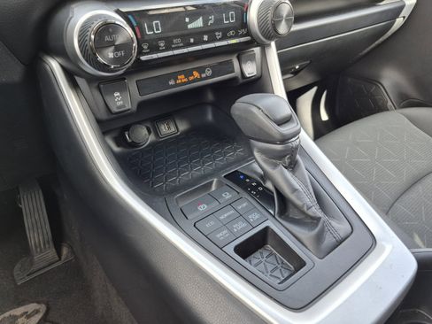 Used 2025 Toyota RAV4 XLE image 12