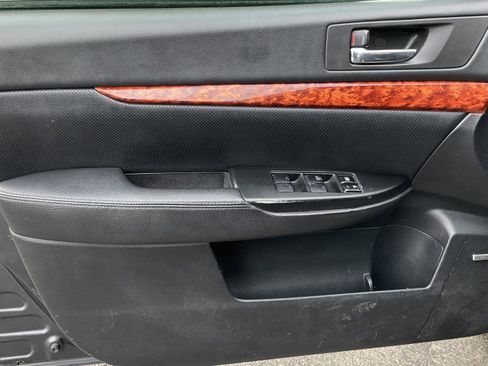 Used 2010 Subaru Outback 2.5i Limited image 25