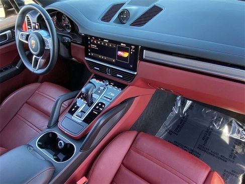 Used 2023 Porsche Cayenne S Platinum w/ Premium Package Plus image 13