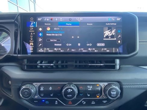 Used 2024 Jeep Wrangler Unlimited Sahara w/ Technology Group image 19