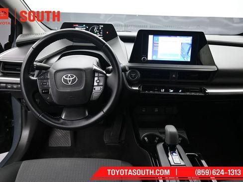 Used 2025 Toyota Prius LE FWD image 11