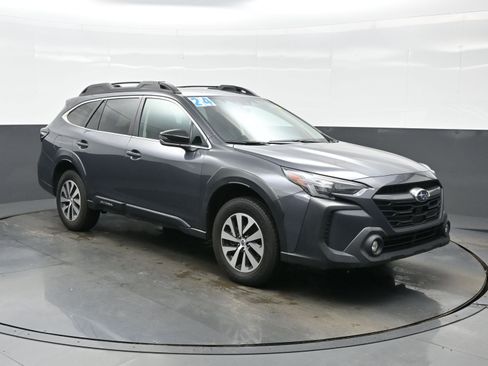 Used 2024 Subaru Outback Premium AWD/4WD image 8