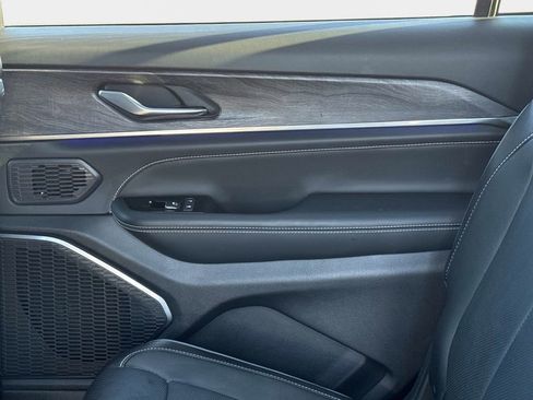 Used 2023 Jeep Grand Cherokee L Overland image 12