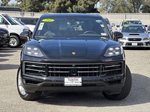 Used 2024 Porsche Cayenne AWD/4WD image 2