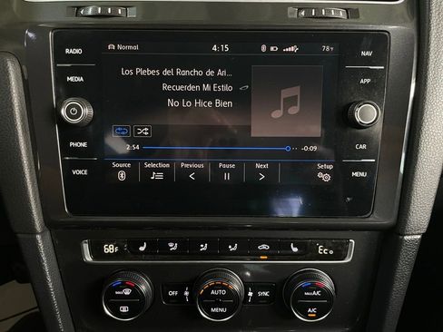 Used 2017 Volkswagen e-Golf SEL Premium image 45