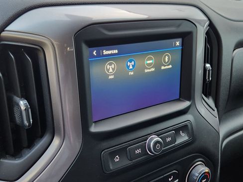 Used 2022 Chevrolet Silverado 2500 Custom w/ Custom Value Package image 18