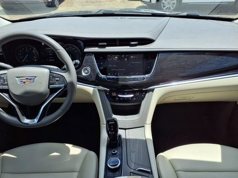 Used 2023 Cadillac XT6 Premium Luxury w/ Technology Package FWD image 7