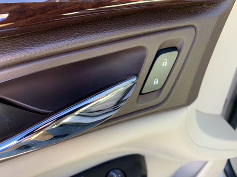 Used 2014 Cadillac SRX Luxury w/ Driver Awareness Package image 10