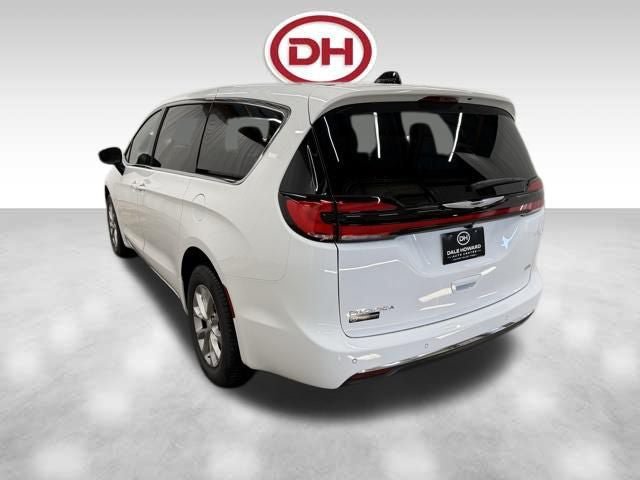 New 2026 Chrysler Pacifica Select AWD/4WD image 12