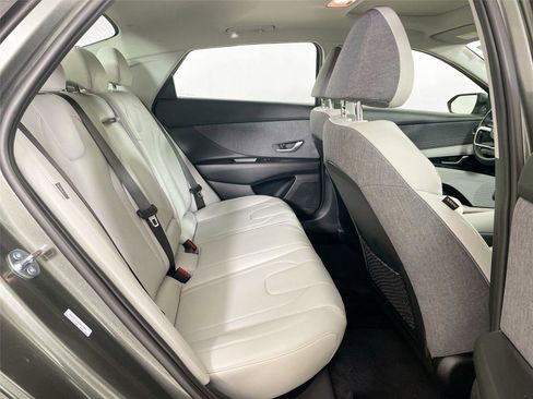 Used 2026 Hyundai Elantra Limited FWD image 27