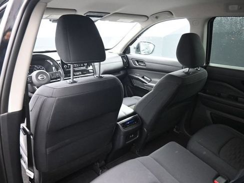 Used 2025 Nissan Pathfinder SV AWD/4WD image 30