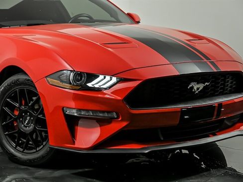 Used 2020 Ford Mustang Coupe RWD image 2