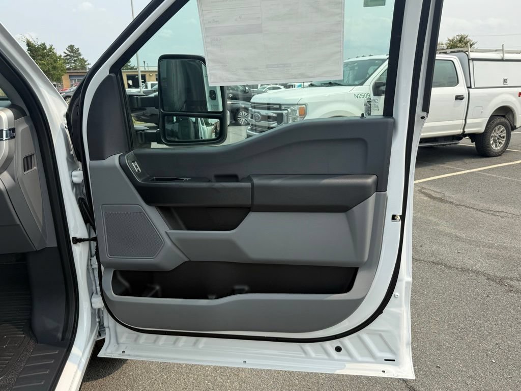 New 2025 Ford F350 XL w/ XL Driver Assist Package RWD image 30