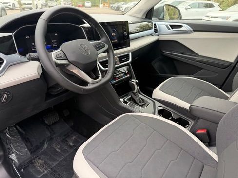 New 2026 Volkswagen Taos SE FWD image 16