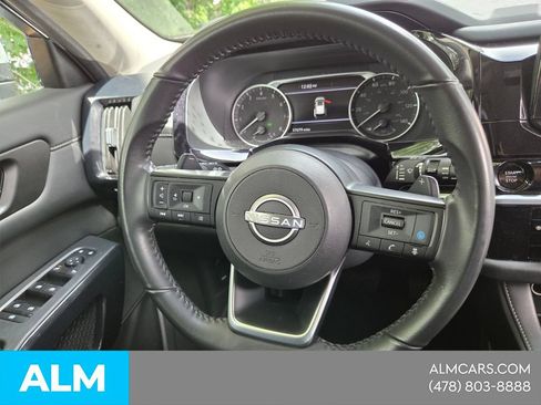 Used 2025 Nissan Pathfinder SV FWD image 18